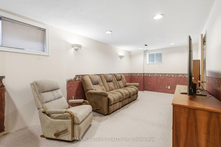 Photo 30 at 1094 Longbow Drive, Liverpool, Pickering