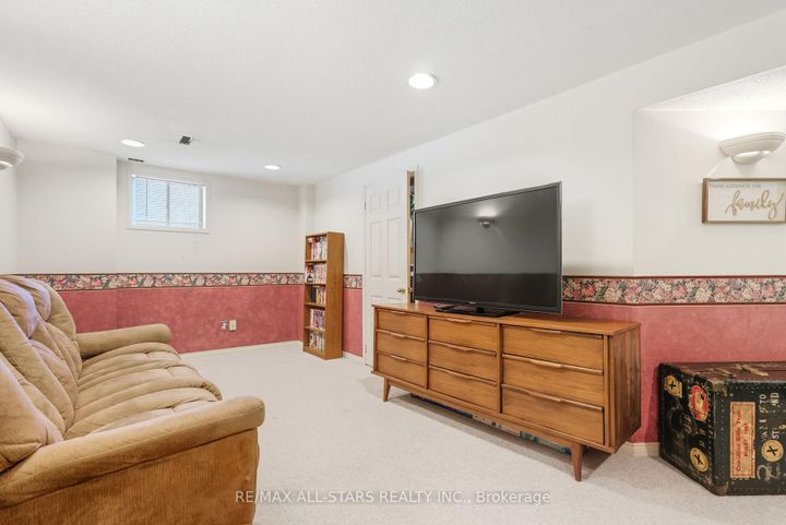 Photo 31 at 1094 Longbow Drive, Liverpool, Pickering