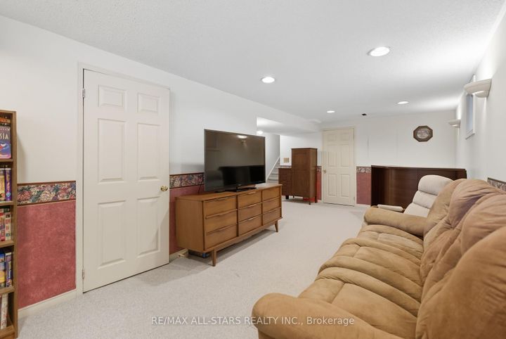 Photo 32 at 1094 Longbow Drive, Liverpool, Pickering