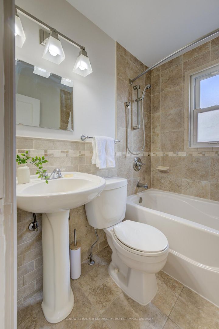 Photo 24 at 29 Linwood Avenue, Kirkendall, Hamilton