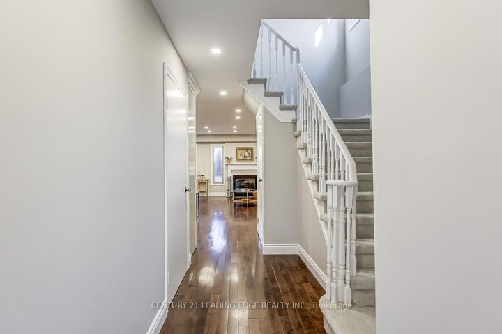 Photo 5 at 89 REGINALD Crescent, Markham Village, Markham