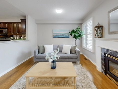 Photo 7 at 8 Coburg Crescent, Langstaff, Richmond Hill