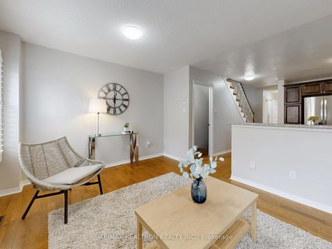 Photo 8 at 8 Coburg Crescent, Langstaff, Richmond Hill