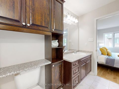 Photo 24 at 8 Coburg Crescent, Langstaff, Richmond Hill