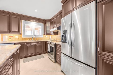 Photo 13 at 154 Fairglen Avenue, L'Amoreaux, Toronto