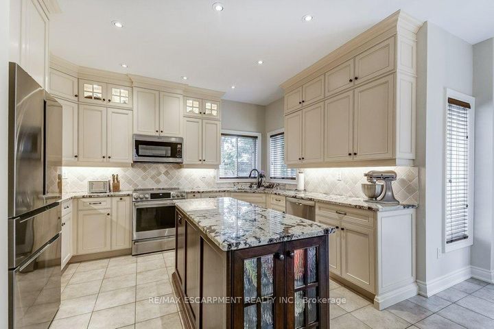 Photo 14 at 98 Davidson Boulevard, Dundas, Hamilton