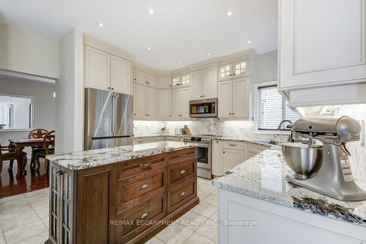 Photo 16 at 98 Davidson Boulevard, Dundas, Hamilton