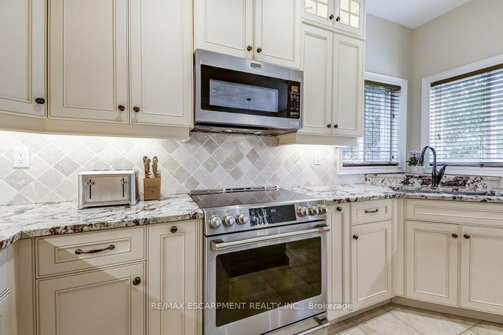Photo 17 at 98 Davidson Boulevard, Dundas, Hamilton