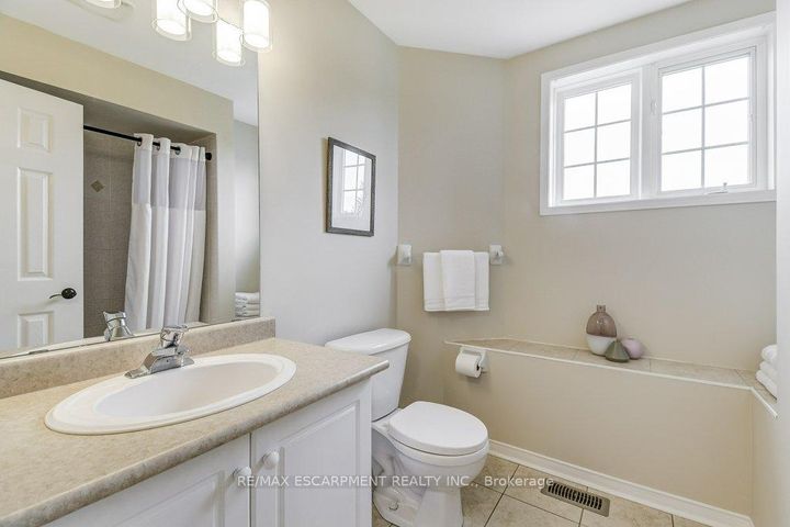 Photo 25 at 98 Davidson Boulevard, Dundas, Hamilton