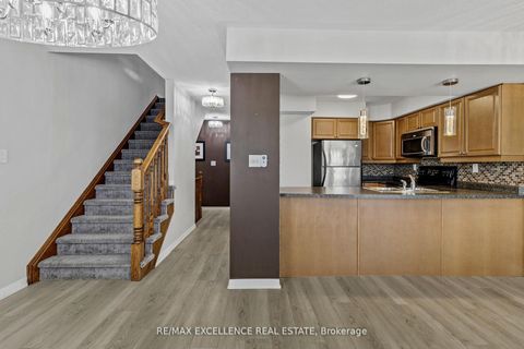 Photo 11 at 29 - 2614 Dashwood Drive, WT West Oak Trails, Oakville