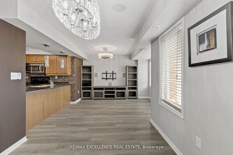 Photo 13 at 29 - 2614 Dashwood Drive, WT West Oak Trails, Oakville