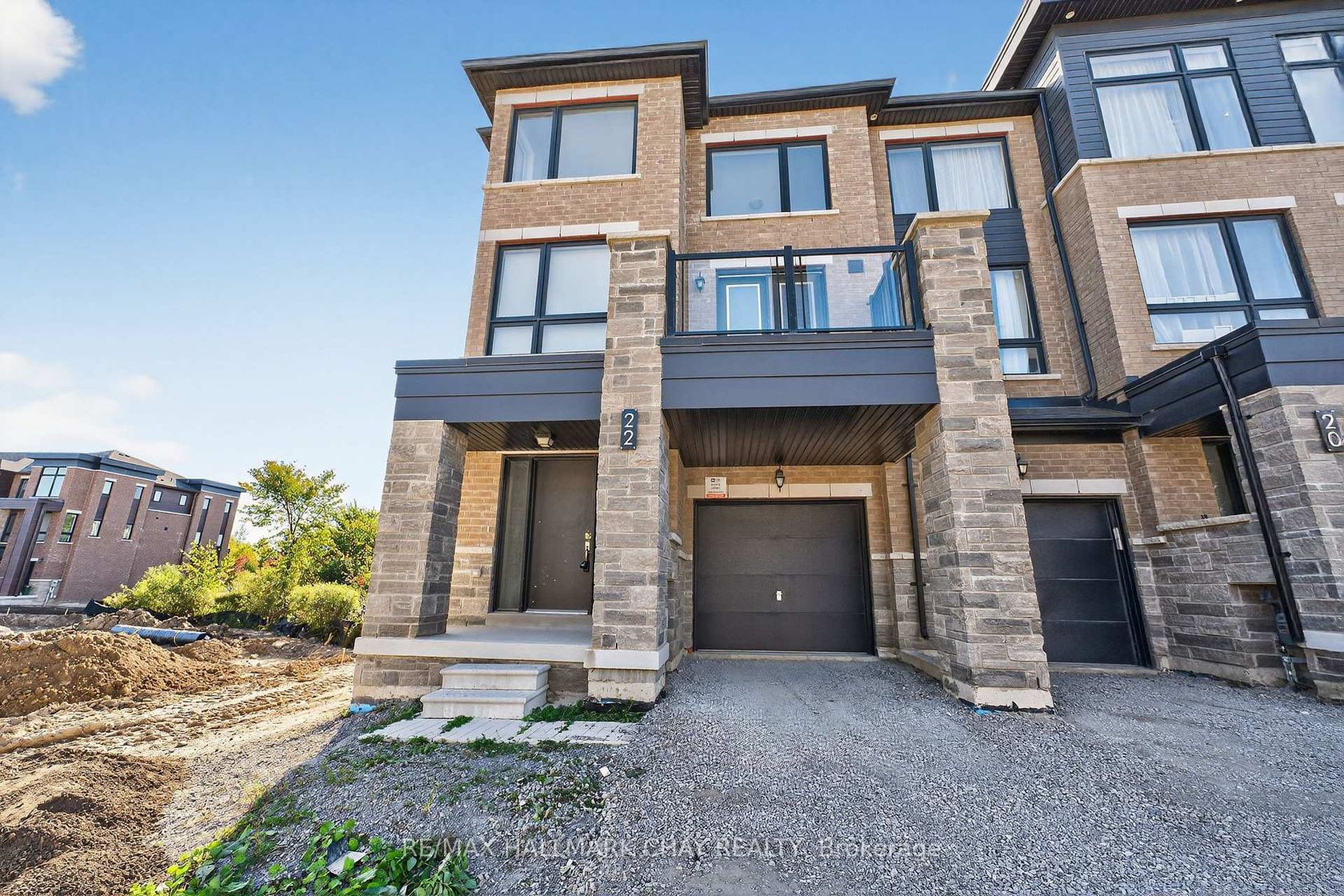 22 Blue Forest Crescent, Shore, Barrie photo number 2