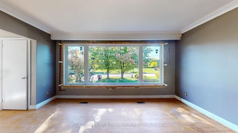Photo 2 at 480 Ellerslie Avenue, Willowdale West, Toronto