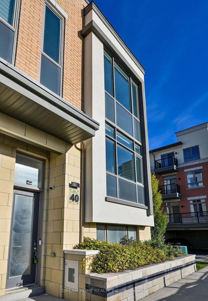 Photo 2 at 40 Teasel Way, Unionville, Markham