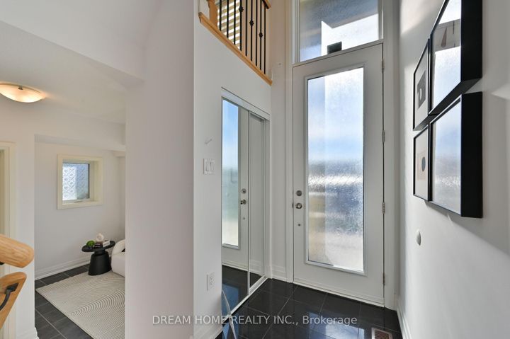 Photo 3 at 40 Teasel Way, Unionville, Markham
