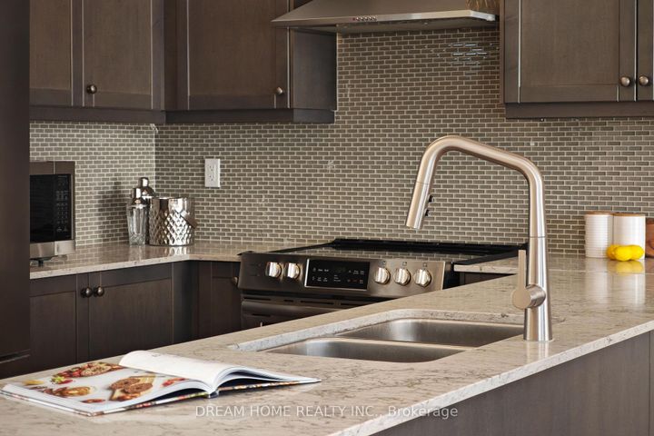 Photo 15 at 40 Teasel Way, Unionville, Markham
