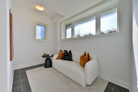 Photo 5 at 40 Teasel Way, Unionville, Markham