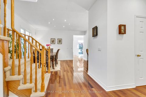 Photo 4 at 21 Brooks Avenue, Bayview Northeast, Aurora