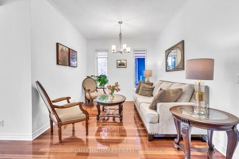 Photo 6 at 21 Brooks Avenue, Bayview Northeast, Aurora