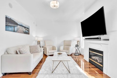 Photo 10 at 21 Brooks Avenue, Bayview Northeast, Aurora
