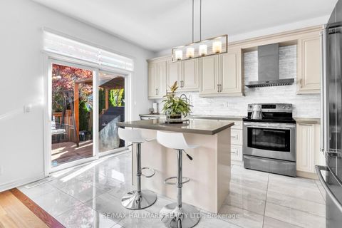 Photo 15 at 21 Brooks Avenue, Bayview Northeast, Aurora