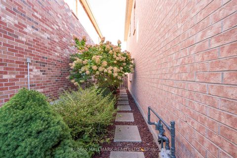 Photo 38 at 21 Brooks Avenue, Bayview Northeast, Aurora