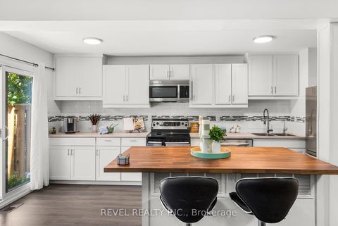 Photo 5 at 60 - 1610 Crawforth Street, Blue Grass Meadows, Whitby