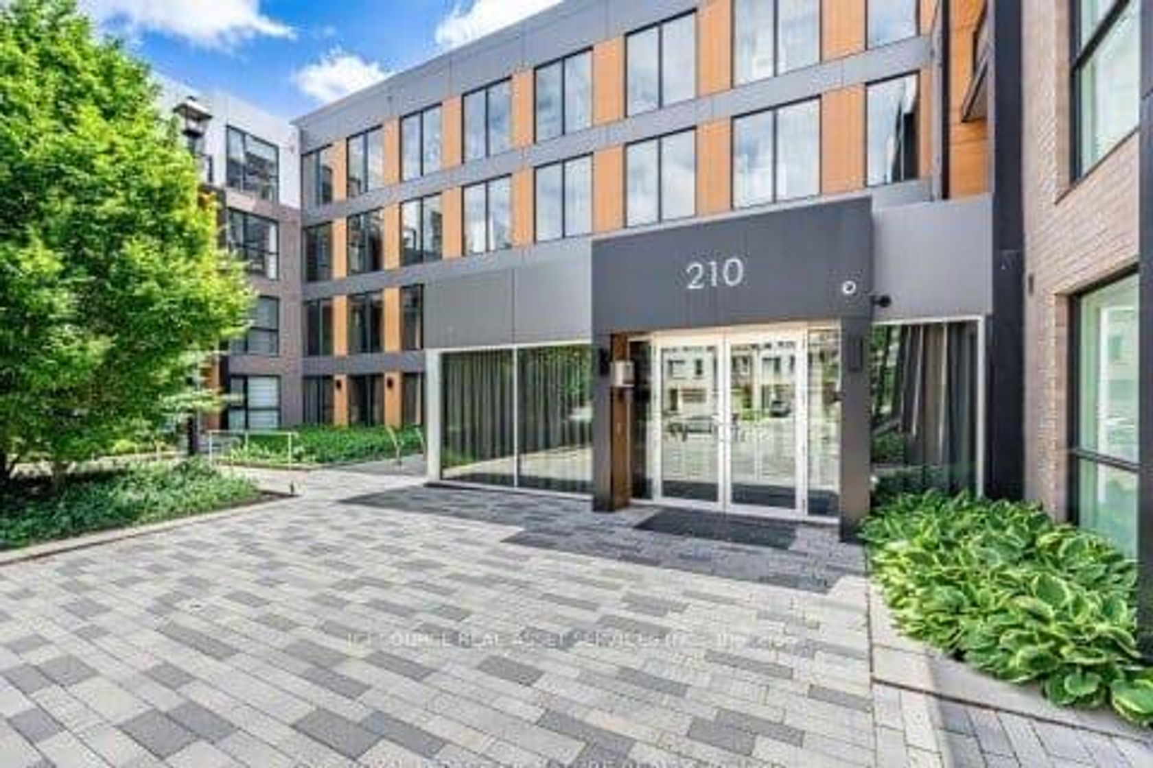 104 - 210 Sabina Drive, GO Glenorchy, Oakville 