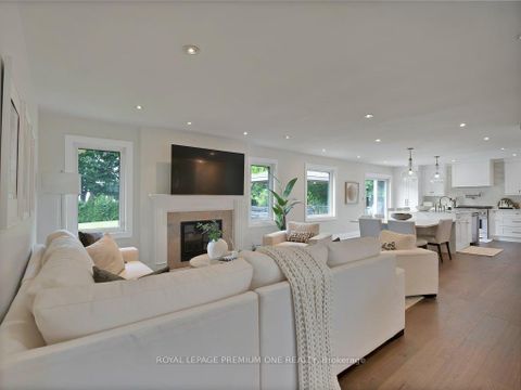 Photo 3 at 27 Cain Court, Nobleton, King Photo 3 at 27 Cain Court, Nobleton, King