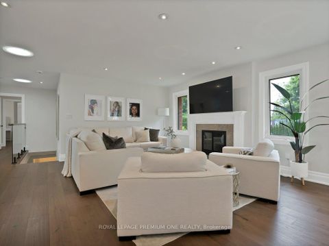 Photo 4 at 27 Cain Court, Nobleton, King Photo 4 at 27 Cain Court, Nobleton, King