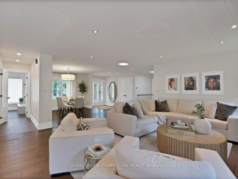 Photo 5 at 27 Cain Court, Nobleton, King Photo 5 at 27 Cain Court, Nobleton, King