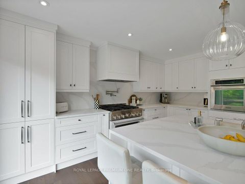 Photo 7 at 27 Cain Court, Nobleton, King Photo 7 at 27 Cain Court, Nobleton, King