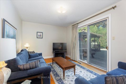 Photo 5 at 811 Grace Street S, College Manor, Newmarket