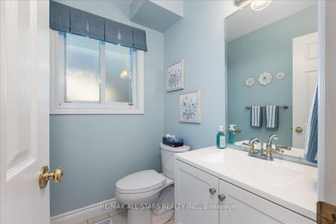 Photo 7 at 811 Grace Street S, College Manor, Newmarket