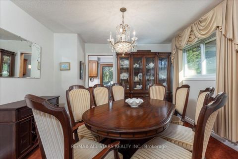 Photo 12 at 811 Grace Street S, College Manor, Newmarket