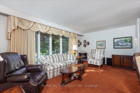 Photo 13 at 811 Grace Street S, College Manor, Newmarket
