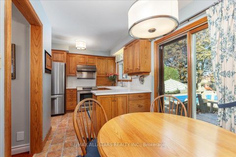 Photo 15 at 811 Grace Street S, College Manor, Newmarket