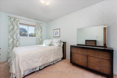 Photo 23 at 811 Grace Street S, College Manor, Newmarket