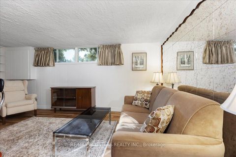 Photo 25 at 811 Grace Street S, College Manor, Newmarket