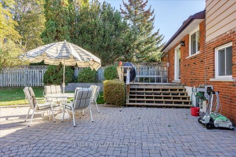 Photo 32 at 811 Grace Street S, College Manor, Newmarket