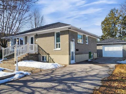Photo 2 at 184 Lawrence Avenue, Harding, Richmond Hill
