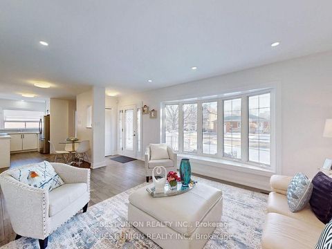Photo 3 at 184 Lawrence Avenue, Harding, Richmond Hill
