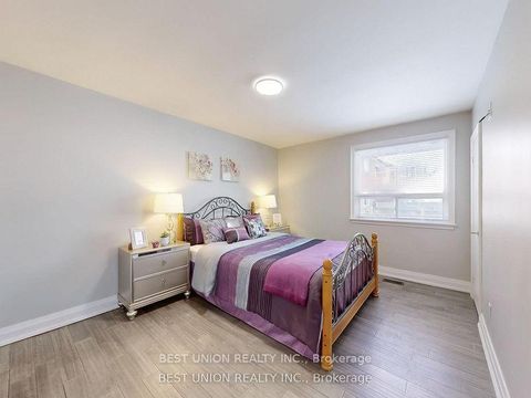 Photo 12 at 184 Lawrence Avenue, Harding, Richmond Hill