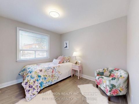 Photo 17 at 184 Lawrence Avenue, Harding, Richmond Hill