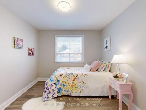 Photo 18 at 184 Lawrence Avenue, Harding, Richmond Hill