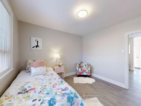 Photo 19 at 184 Lawrence Avenue, Harding, Richmond Hill
