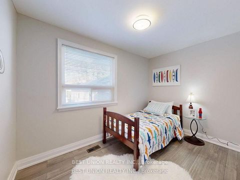 Photo 20 at 184 Lawrence Avenue, Harding, Richmond Hill