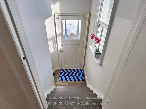 Photo 22 at 184 Lawrence Avenue, Harding, Richmond Hill