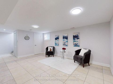 Photo 23 at 184 Lawrence Avenue, Harding, Richmond Hill