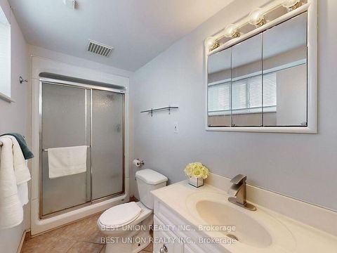Photo 31 at 184 Lawrence Avenue, Harding, Richmond Hill